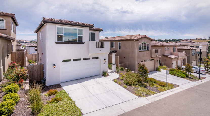 127 Village Circle Pismo Beach-large-027-30-Front of Home-1499x1000-72dpi