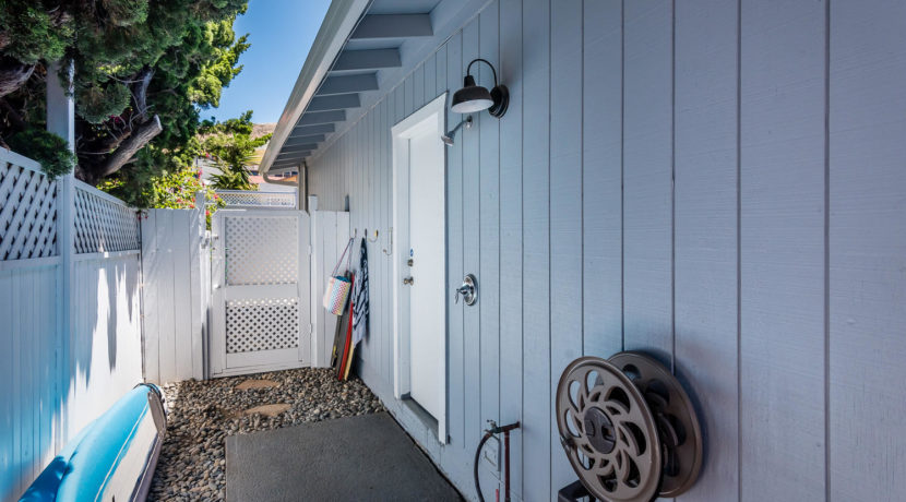 524 S Ocean Ave Cayucos CA-large-027-27-Outdoor Shower-1498x1000-72dpi