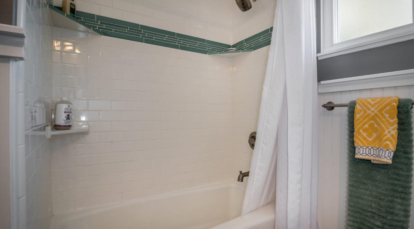 250 Hermosa Way San Luis-large-021-4-Bathroom 2-1498x1000-72dpi