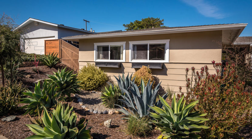 250 Hermosa Way San Luis-large-030-27-Front Yard-1498x1000-72dpi