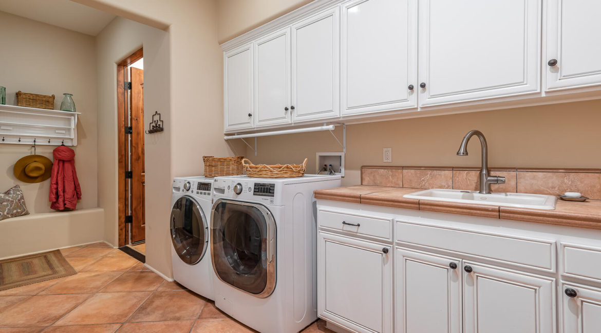 1940 Laguna Del Campo-large-026-021-Laundry Room-1499x1000-72dpi