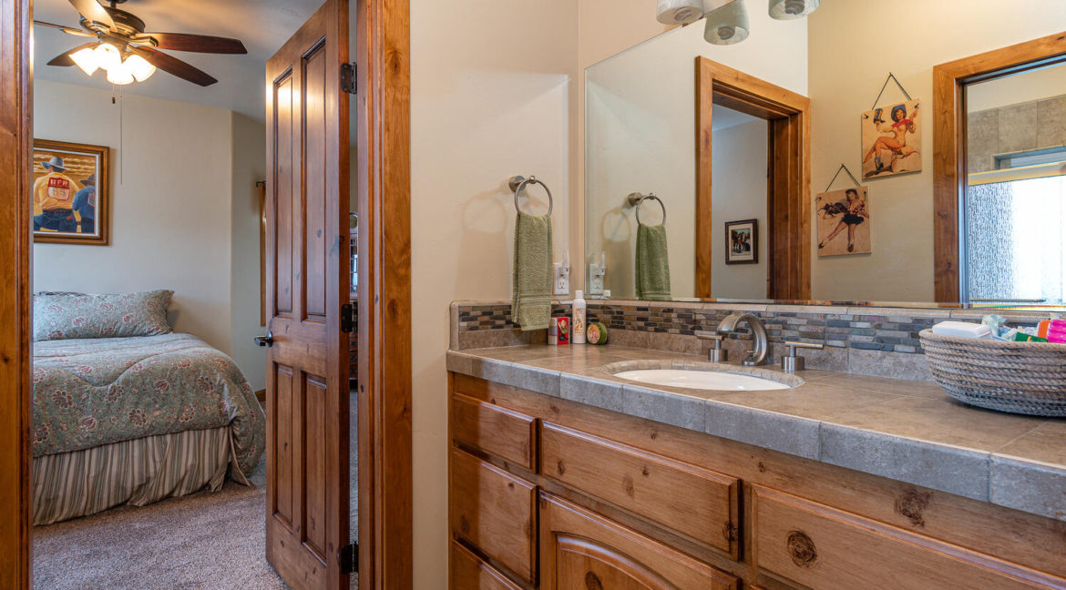 5050 Edna Rd San Luis Obispo-large-036-029-Jack and Jill Bathroom-1498x1000-72dpi