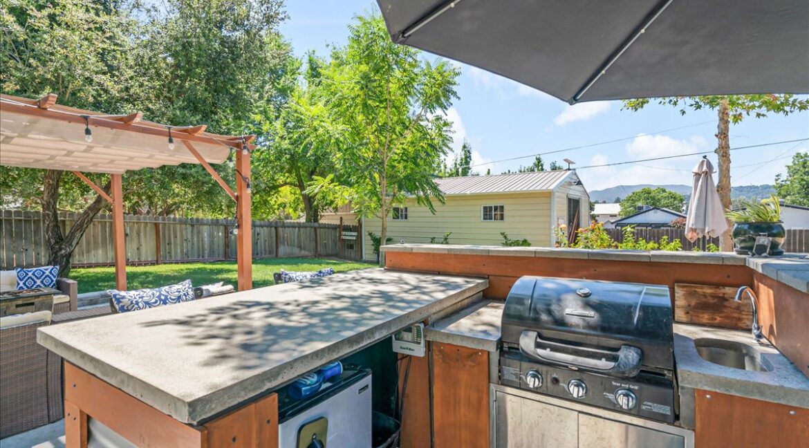 26-Outdoor Kitchen