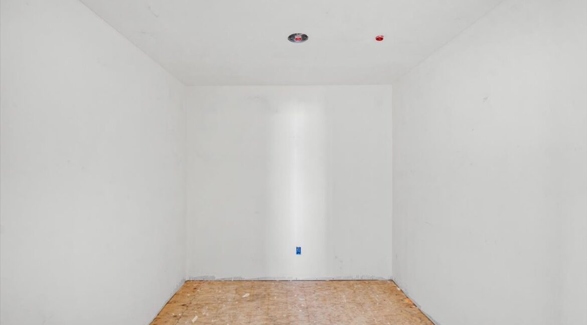 17-Primary Walk In Closet