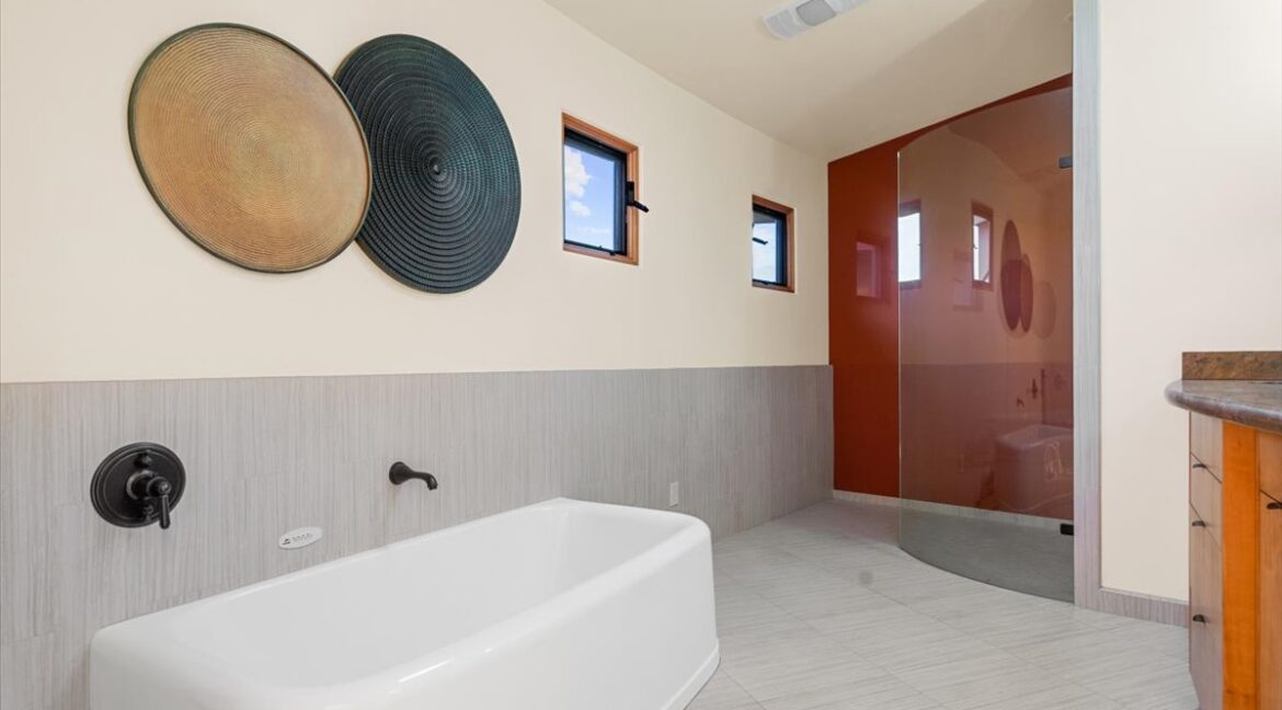 040-Primary Bathroom