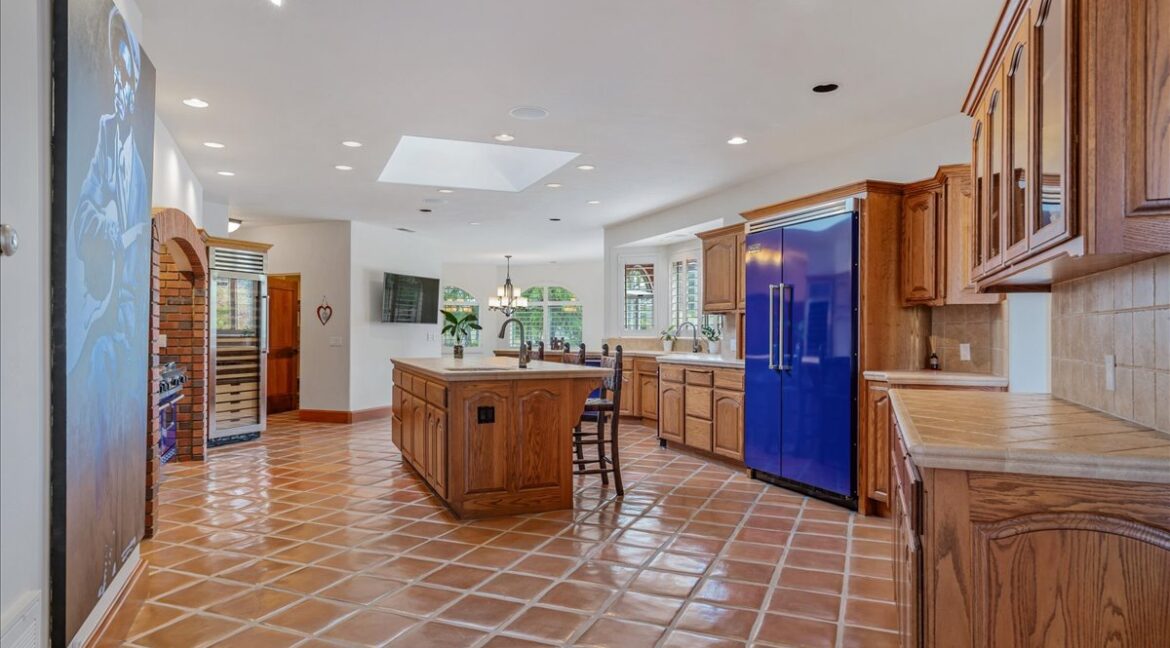 028-Kitchen