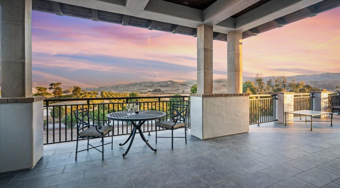 020-Living Room Balcony