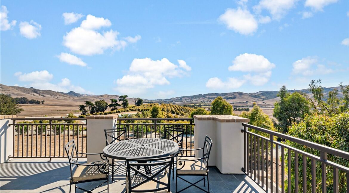 039-Dining Room Balcony