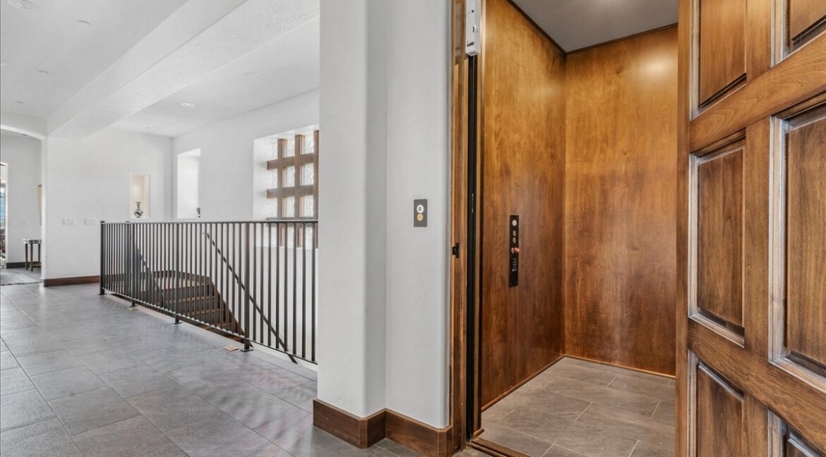 055-Stairs and Elevator