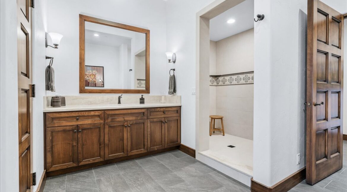 077-Bedroom 3 Bathroom