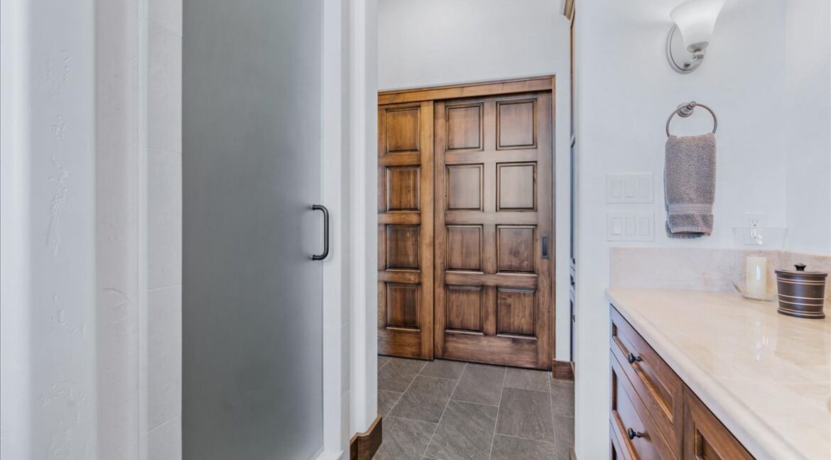 083-Bedroom 4 Bathroom