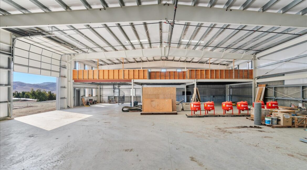 115-Large Shop_ Indoor Court