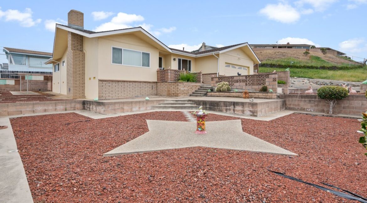 04-Front Yard