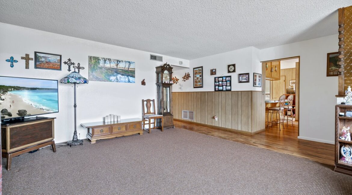 09-Living Room