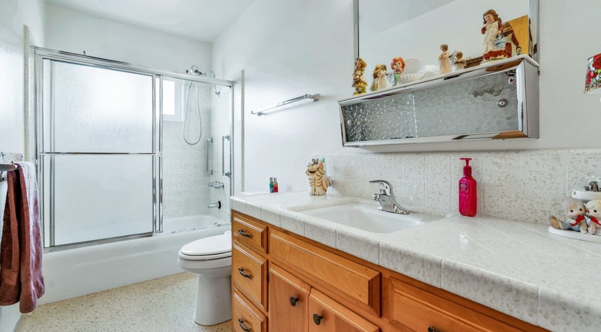 22-Hall Bath