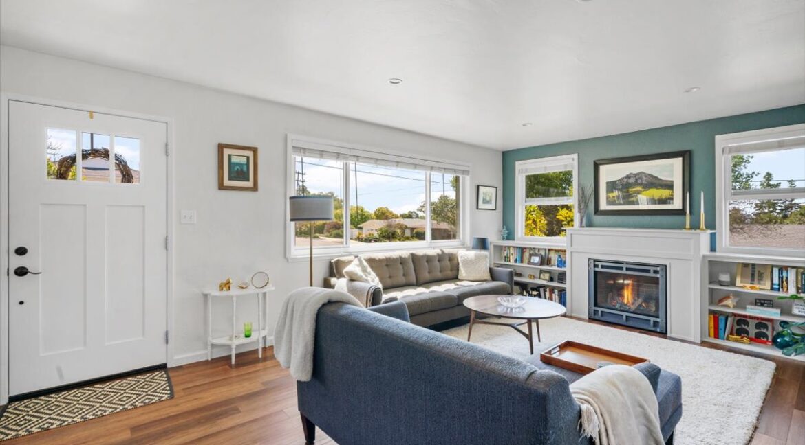 05-Living Room and Entry