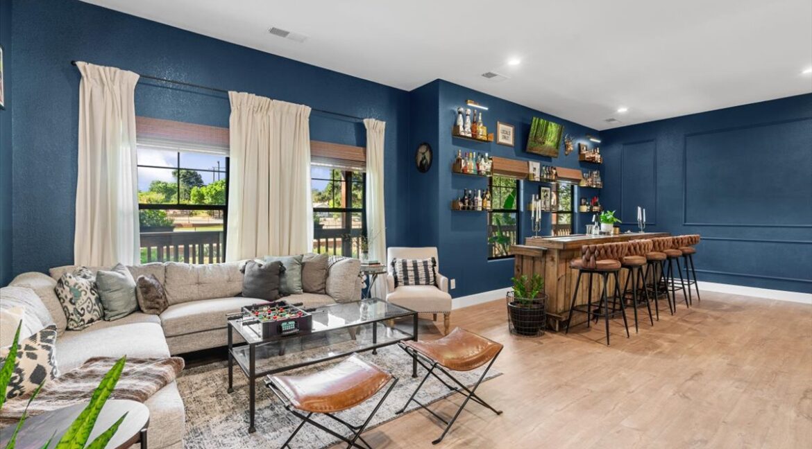 13-Bar_Entertainment Room