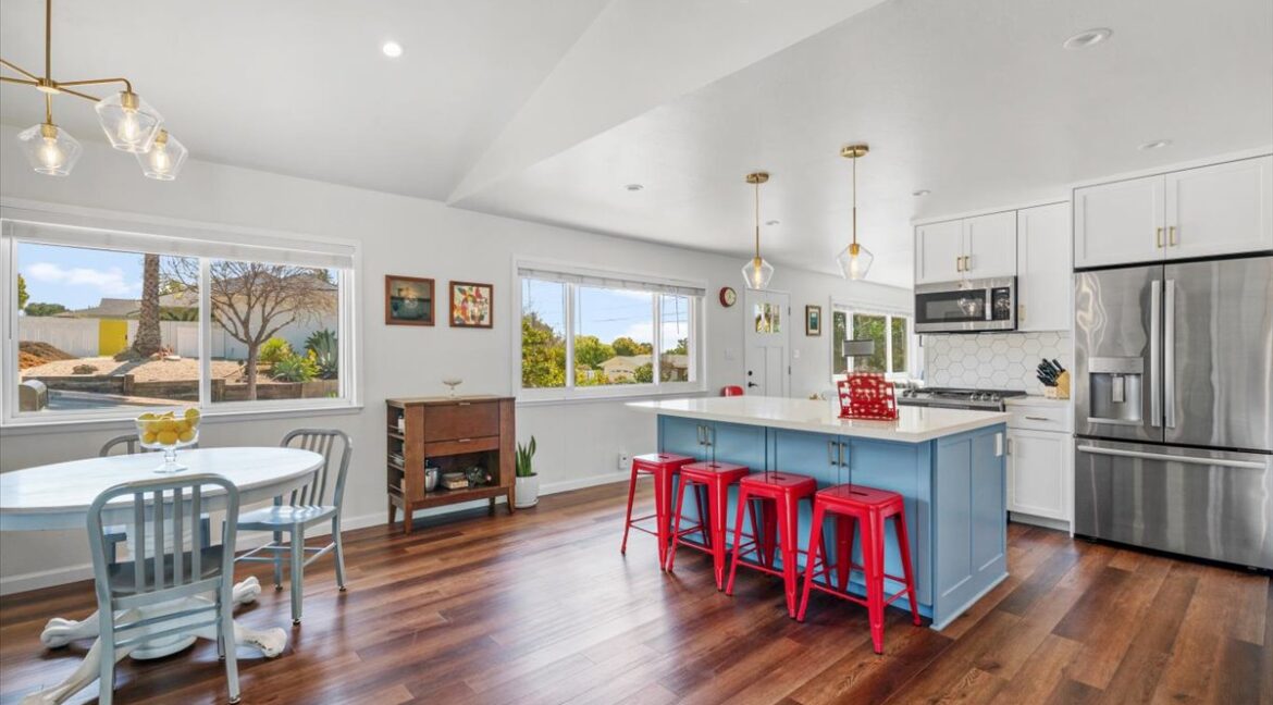 17-Kitchen and Dining