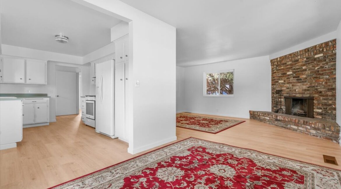 09-Dining_Living_Kitchen