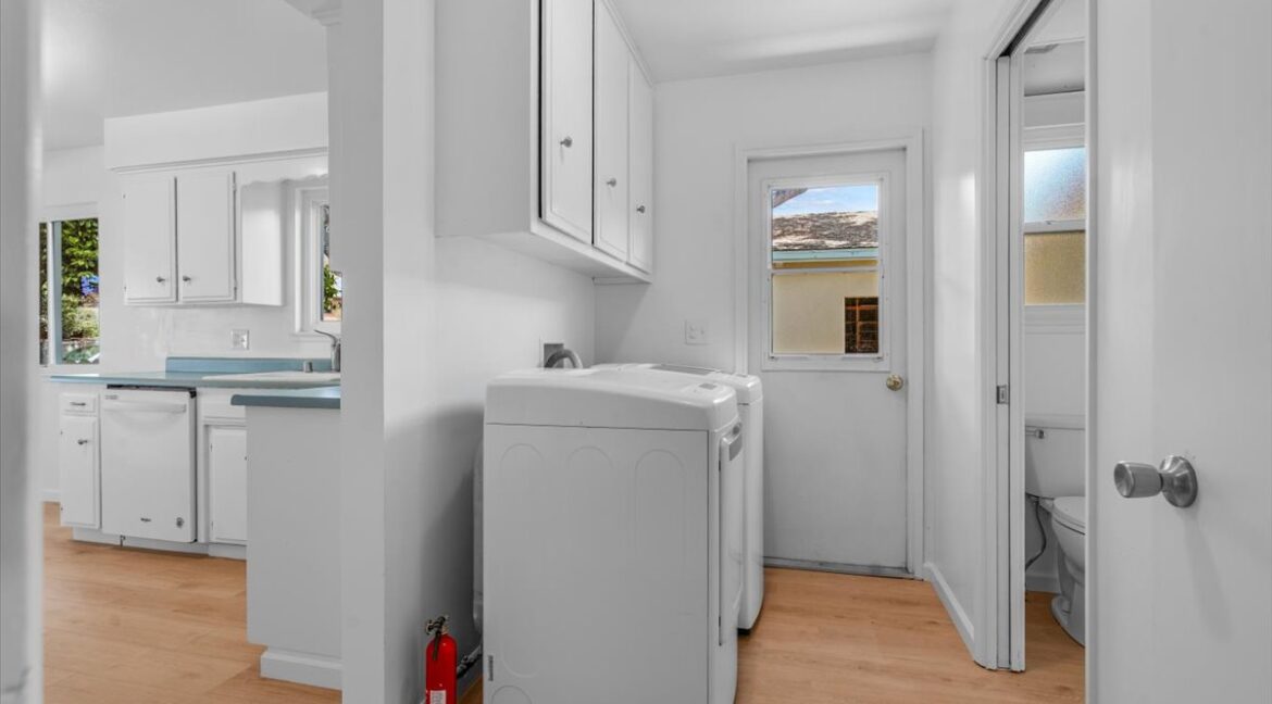 23-Kitchen and Laundry