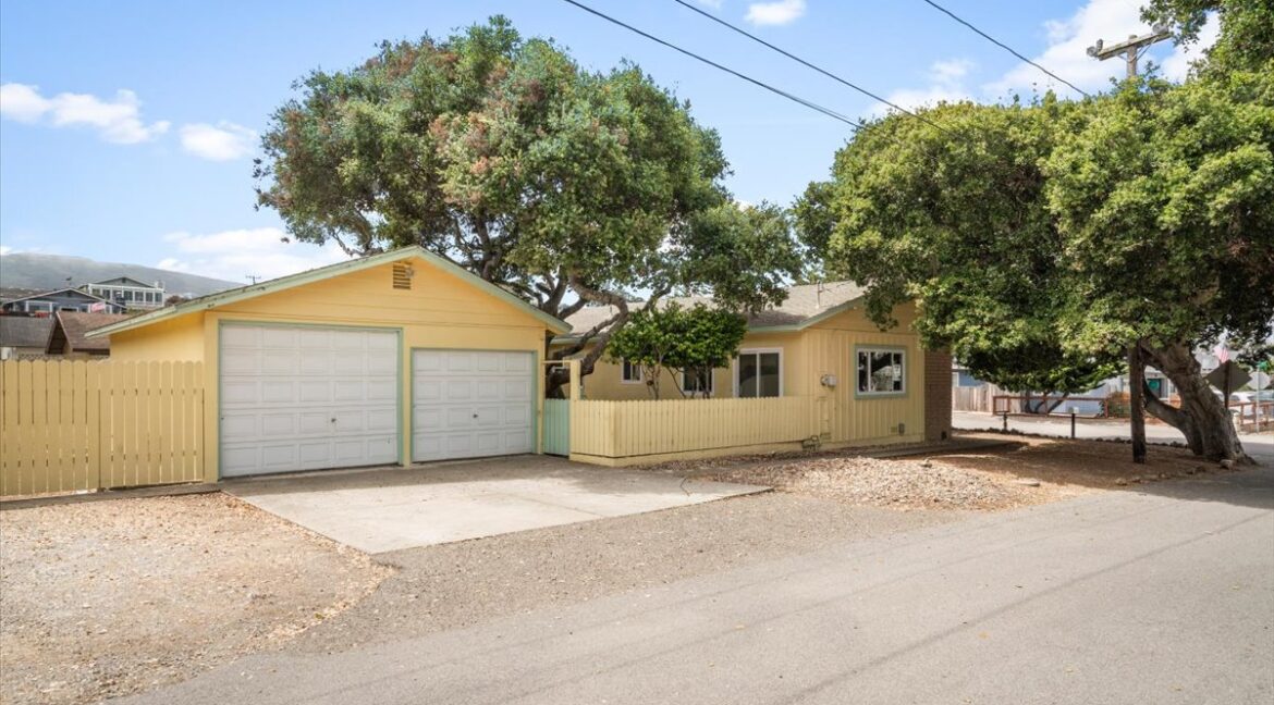 32-Garage and Parking