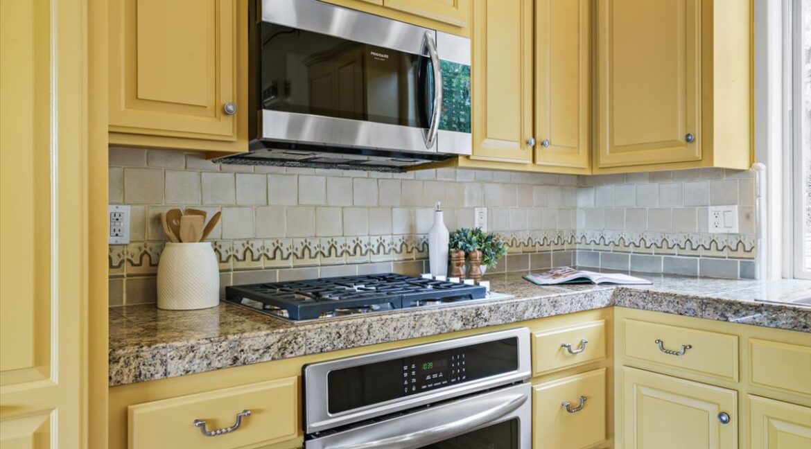 11-6470SpottedWoodLn_17