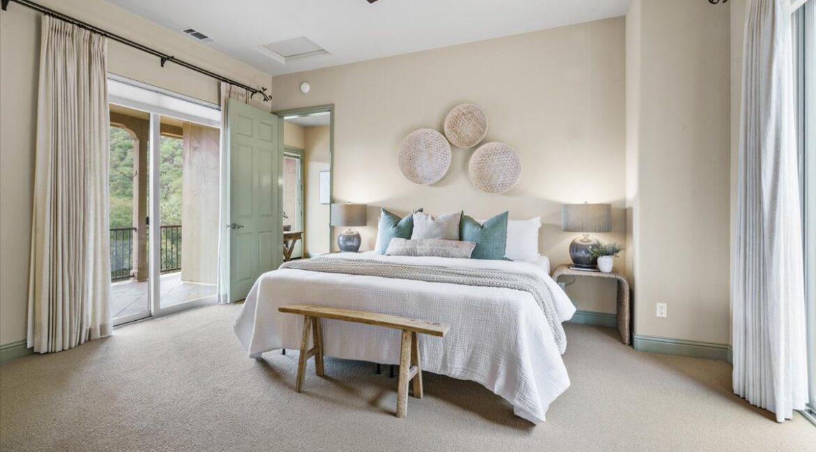 15-6470SpottedWoodLn_20