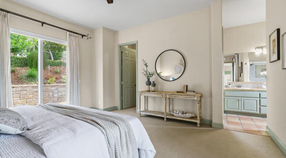 16-6470SpottedWoodLn_19