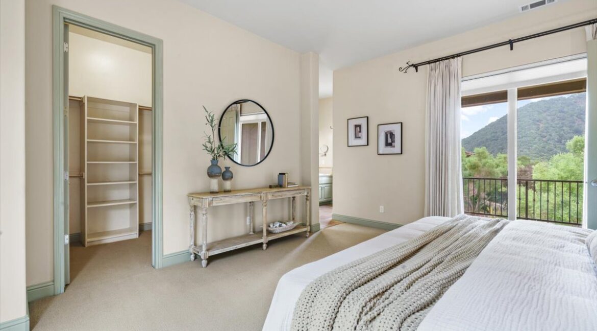 17-6470SpottedWoodLn_21