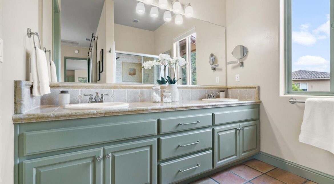 18-6470SpottedWoodLn_23