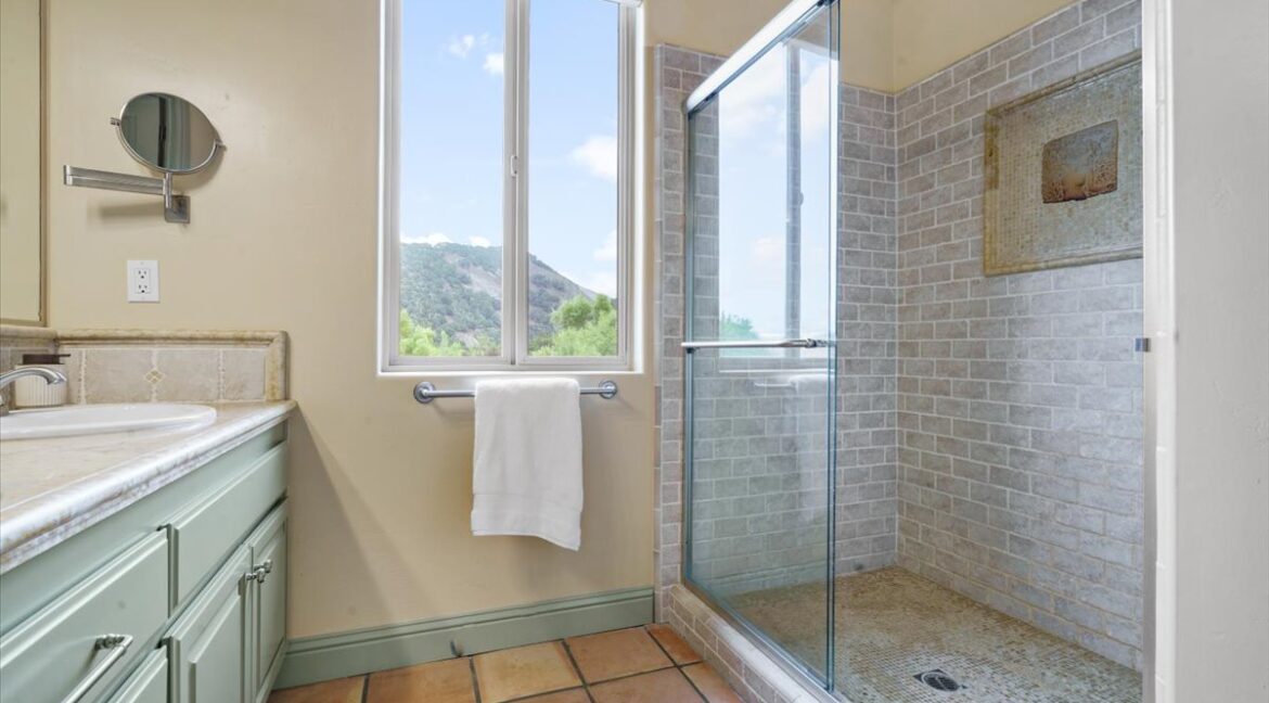 19-6470SpottedWoodLn_24