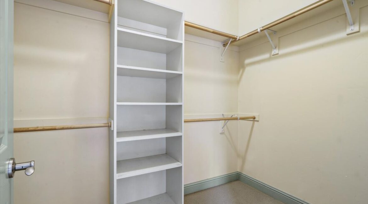 20-6470SpottedWoodLn_22