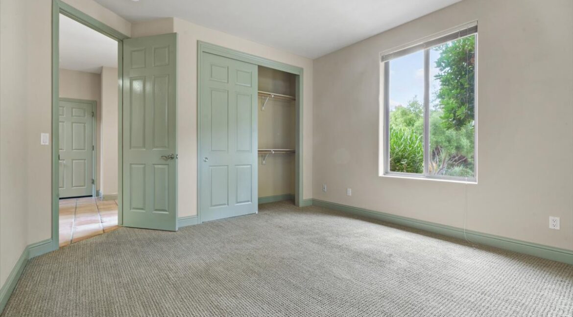 24-6470SpottedWoodLn_28