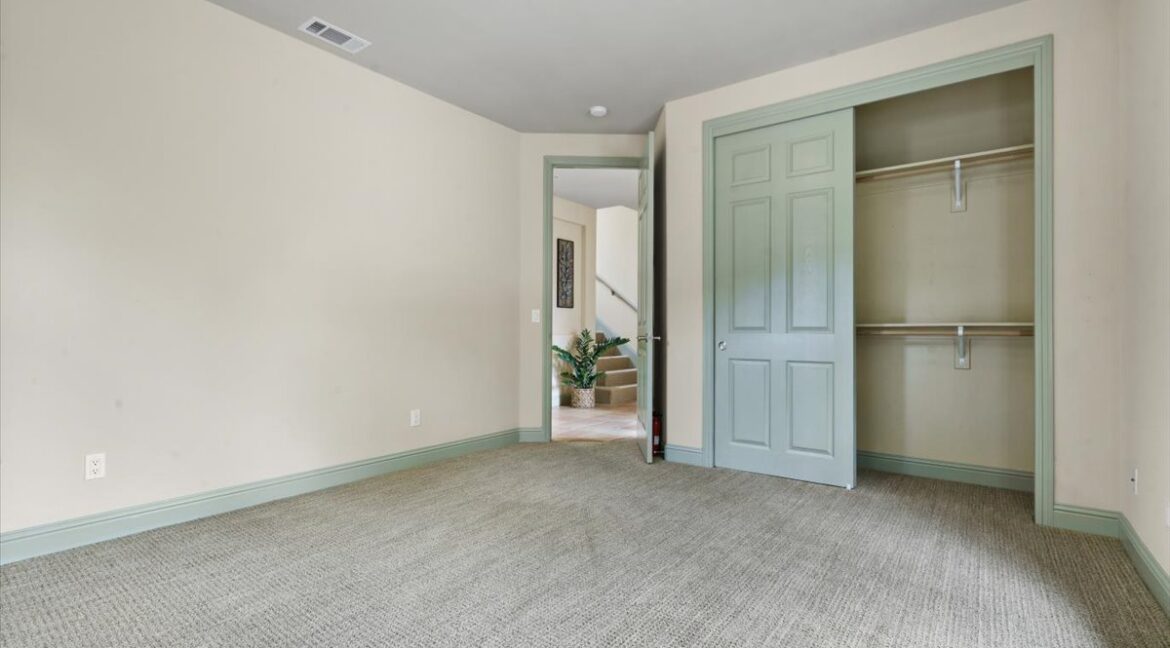 25-6470SpottedWoodLn_29