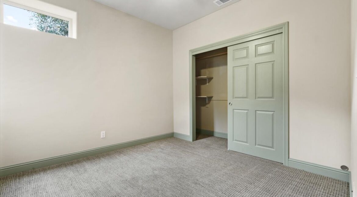 26-6470SpottedWoodLn_30