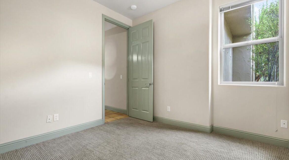 27-6470SpottedWoodLn_31