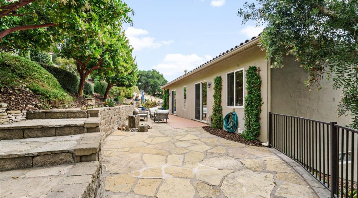 33-6470SpottedWoodLn_37