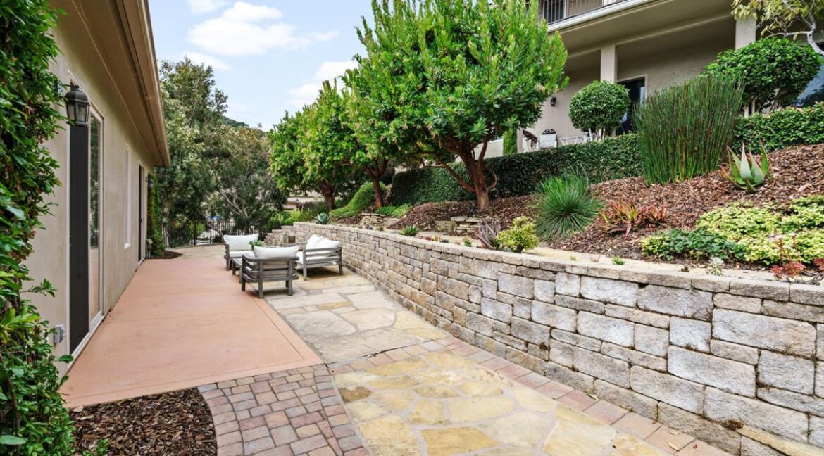 35-6470SpottedWoodLn_39