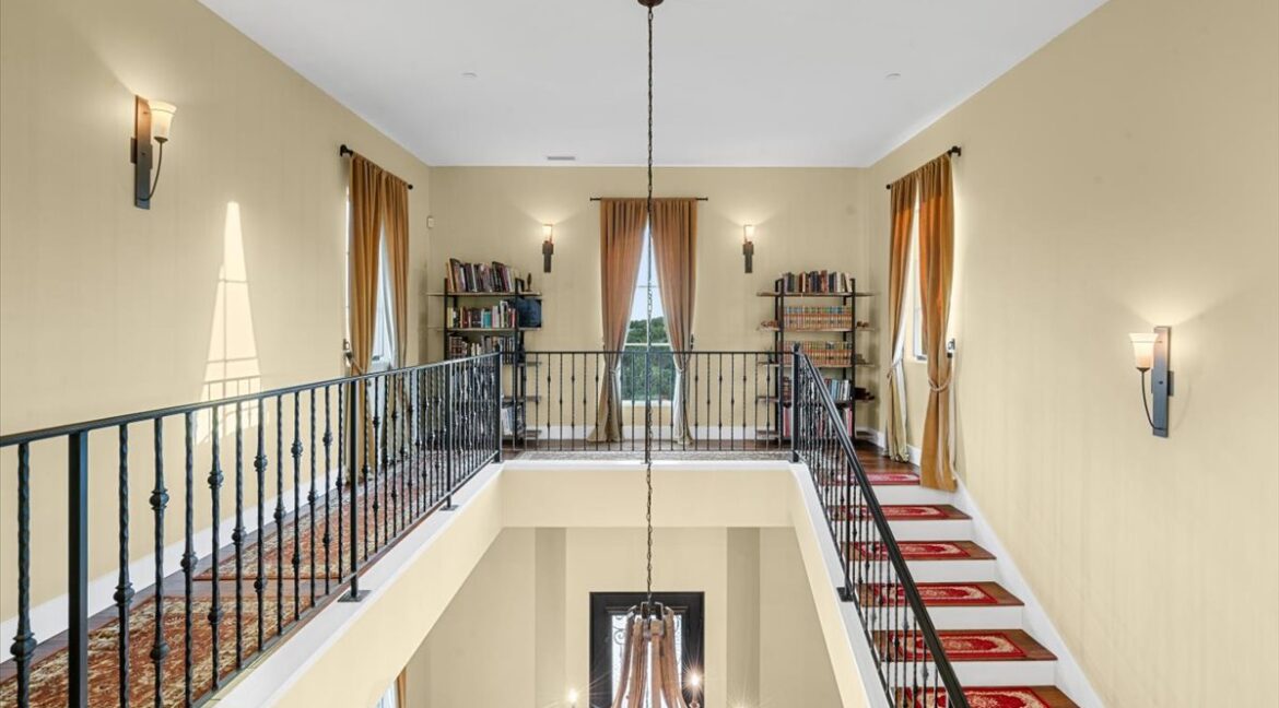 028-Upstairs Landing